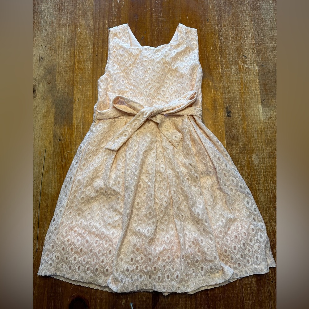 Adorable kids soft pink dress.